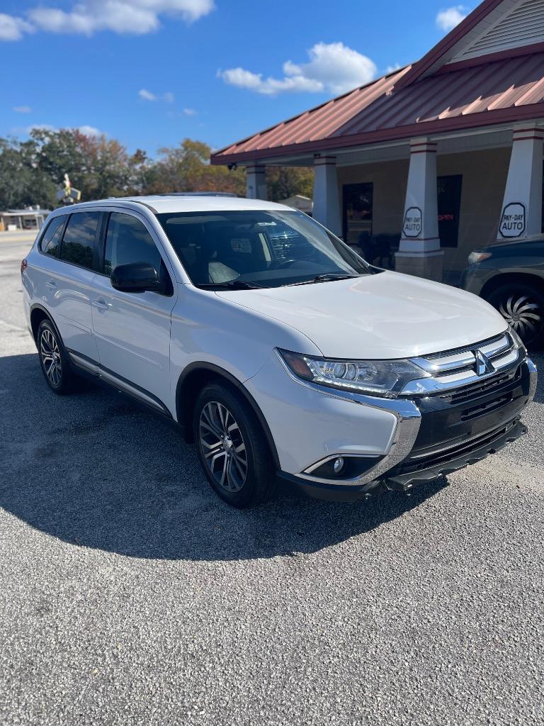 2017 Mitsubishi Outlander ES